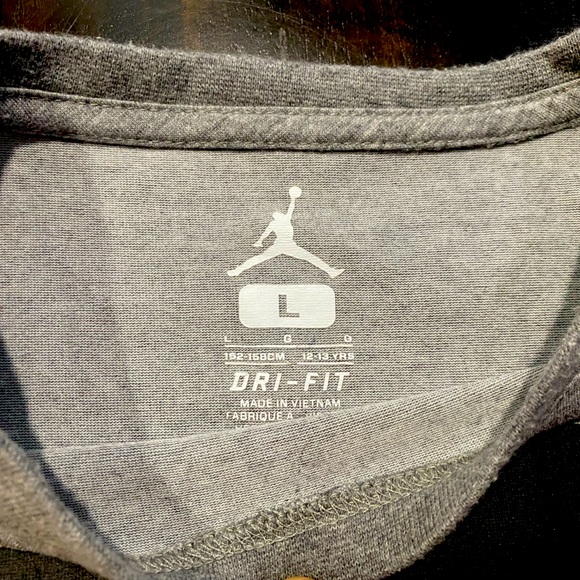 Jordan Boys Dri-Fit Shirt Size L (12-13YRS) - Picture 4 of 6